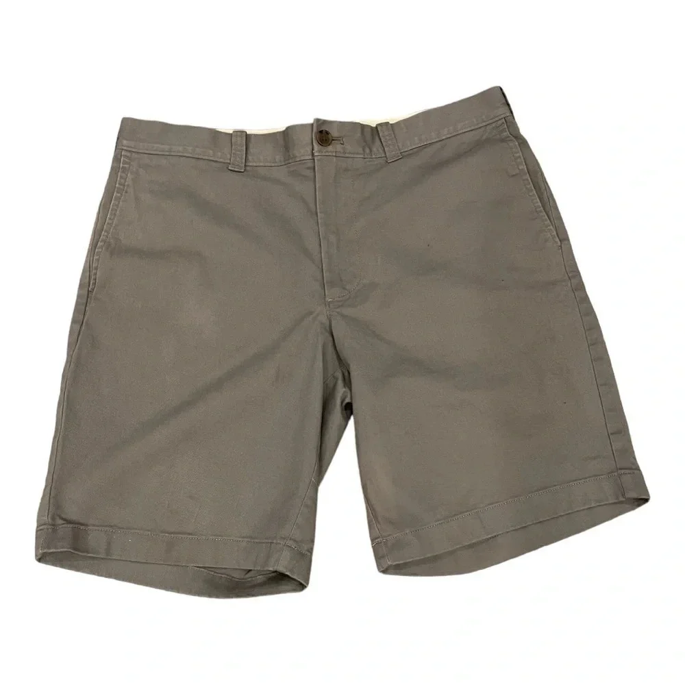J crew Men’s gray shorts. Size 33, Good condition Waist 17”, Inseam 9”